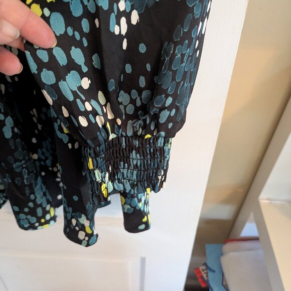 Torrid Satin Brushed Rain Dot Graphic Long Sleeve Top w/Cut-out Back - 4X/26 - Picture 5 of 11